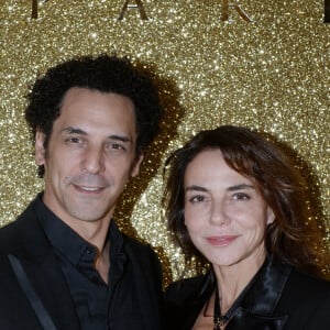 Exclusif - Sandra Sisley et son mari Tomer Sisley - L'hôtel The Peninsula Paris présente son univers féérique pour Noël le 30 novembre 2023 . Bûches, couronne des Rois, Heure du Thé et cocktails de Noël ont été présentés par la cheffe pâtissière A. Coruble et le chef David Bizet qui oeuvrent chaque jour à créer des souvenirs mémorables pour les petits et les plus grands. The Peninsula Paris a célèbré l'esprit de Noël avec des animations féeriques qui ont donné le sourire à toute la famille. Entre traditions, délices gastronomiques, surprises et jolies idées de cadeaux, la saison de Noël à l'hôtel The Peninsula Paris laissera des souvenirs inoubliables aux petits comme aux grands. Les festivités se poursuivent dans tous les restaurants et bars, entre Heure du Thé, menus de fête et cocktails sur-mesure © Rachid Bellak / Bestimage