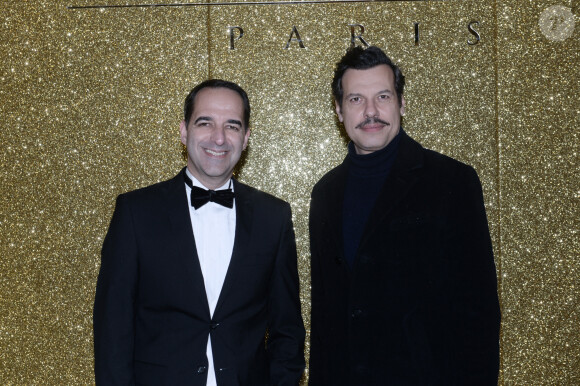 Exclusif - Vincent Pimont (directeur général du Peninsula Paris), Laurent Lafitte - L’hôtel The Peninsula Paris présente son univers féérique pour Noël le 30 novembre 2023 . Bûches, couronne des Rois, Heure du Thé et cocktails de Noël ont été présentés par la cheffe pâtissière A. Coruble et le chef David Bizet qui œuvrent chaque jour à créer des souvenirs mémorables pour les petits et les plus grands. The Peninsula Paris a célèbré l’esprit de Noël avec des animations féeriques qui ont donné le sourire à toute la famille. Entre traditions, délices gastronomiques, surprises et jolies idées de cadeaux, la saison de Noël à l’hôtel The Peninsula Paris laissera des souvenirs inoubliables aux petits comme aux grands. Les festivités se poursuivent dans tous les restaurants et bars, entre Heure du Thé, menus de fête et cocktails sur-mesure © Rachid Bellak / Bestimage