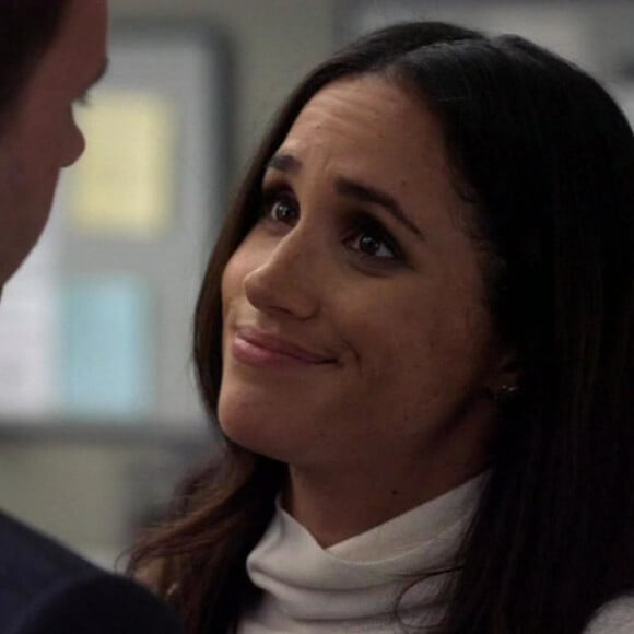 Elle y incarnait le personnage de Rachel Zane 
Meghan Markle embrasse son partenaire Patrick J. Adams dans la série "Suits" le 29 mars 2018. 