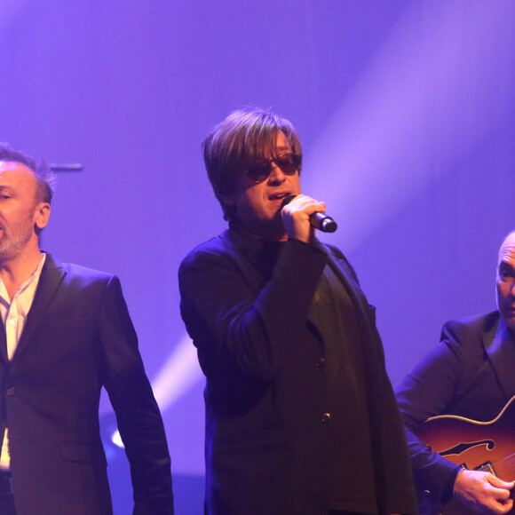 Exclusif - Pierre Souchon, Thomas Dutronc et son guitariste Rocky - 16ème Gala de la Fondation " Recherche Alzheimer " à l'Olympia à Paris. Le 20 mars 2023 © Bertrand Rindoff Petroff / Bestimage 