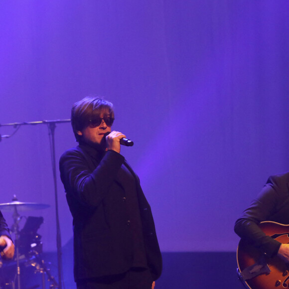 Exclusif - Pierre Souchon, Thomas Dutronc et son guitariste Rocky - 16ème Gala de la Fondation " Recherche Alzheimer " à l'Olympia à Paris. Le 20 mars 2023 © Bertrand Rindoff Petroff / Bestimage 