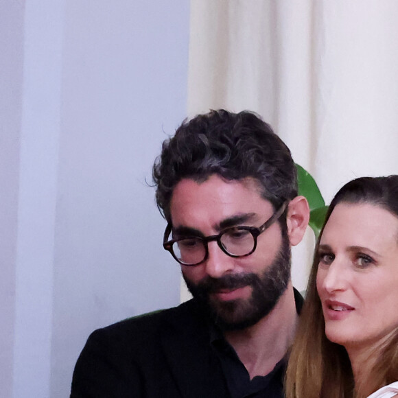 Camille Cottin accompagnée de son compagnon Benjamin Mahon et de leur fille Anna Paloma au photocall de cérémonie de clôture du 20ème Festival International du Film de Marrakech, Maroc, le 2 décembre 2023. © Dominique Jacovides/Bestimage 