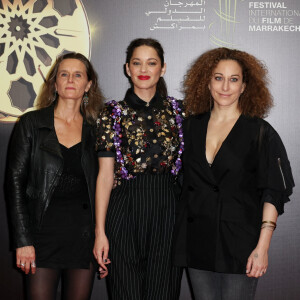 Laeticia Gonzalez, Marion Cotillard, Mona Achache au photocall de cérémonie de clôture du 20ème Festival International du Film de Marrakech, Maroc, le 2 décembre 2023. © Dominique Jacovides/Bestimage 