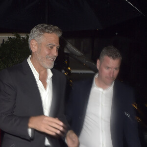 George Clooney à la sortie du club "The Twenty Two" à Londres le 3 décembre 2023.