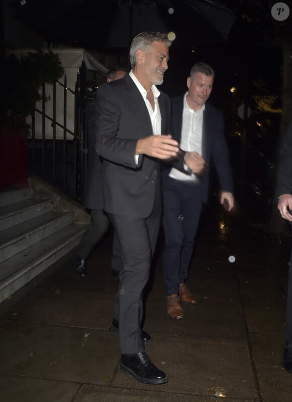 George Clooney à la sortie du club "The Twenty Two" à Londres le 3 décembre 2023.