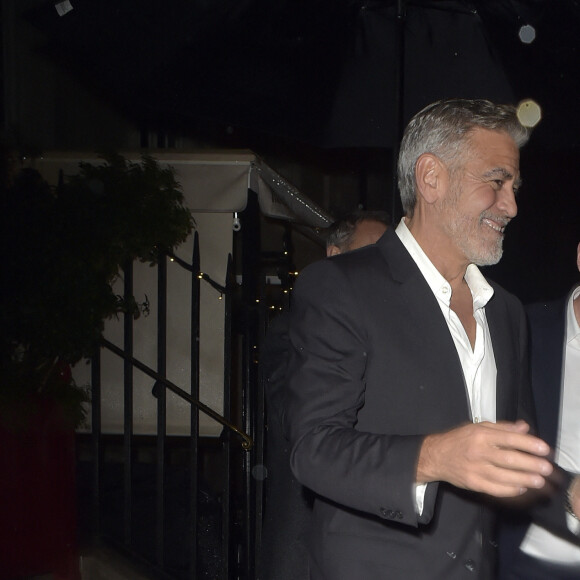 George Clooney à la sortie du club "The Twenty Two" à Londres le 3 décembre 2023.