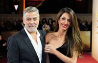 George Clooney fou d'Amal, sublime dans un look 100% velours pour un tapis rouge : l'acteur ne l'a pas lâchée...