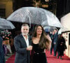 La belle a bravé la pluie dans un ensemble pantalon en velours qui mettait sa silhouette parfaite en valeur
Amal Clooney et George Clooney arrivent à l'avant-première du film" The Boys in the Boat" au Curzon Mayfair à Londres, le dimanche 3 décembre 2023 Photo : Ian West/PA Wire