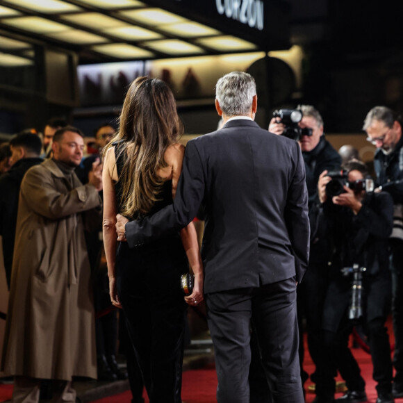 Amal Clooney et George Clooney arrivent à l'avant-première du film" The Boys in the Boat" au Curzon Mayfair à Londres, le dimanche 3 décembre 2023
