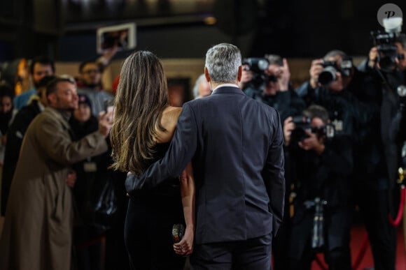 Amal Clooney et George Clooney arrivent à l'avant-première du film" The Boys in the Boat" au Curzon Mayfair à Londres, le dimanche 3 décembre 2023