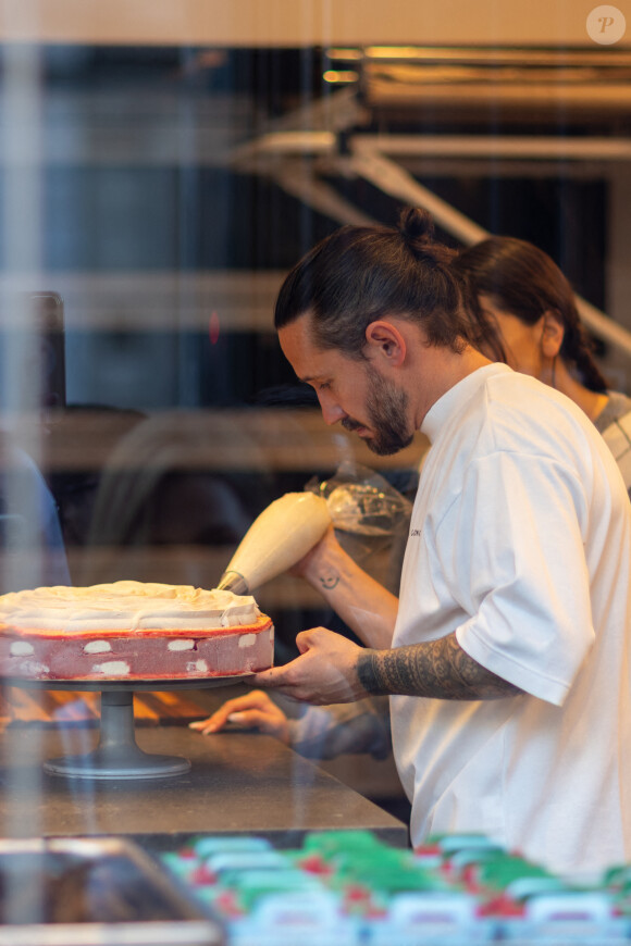 Exclusif - La chanteuse Rosalia participe à un tournage avec le chef patissier Cédric Grolet à Paris le 26 septembre 2023