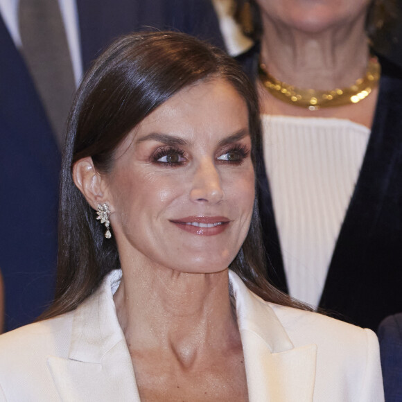La reine Letizia d'Espagne lors de la soirée de remise du Prix de journalisme "Francisco Cerecedo" au Westin Palace Hotel à Madrid le 27 novembre 2023.