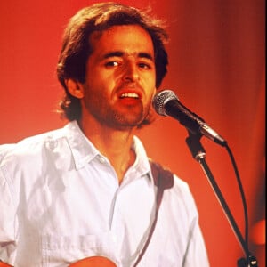 Mais ce jeudi, il sortait, lors d'un court instant, de l'ombre, pour une occasion spéciale.
Jean-Jacques Goldman en 1987