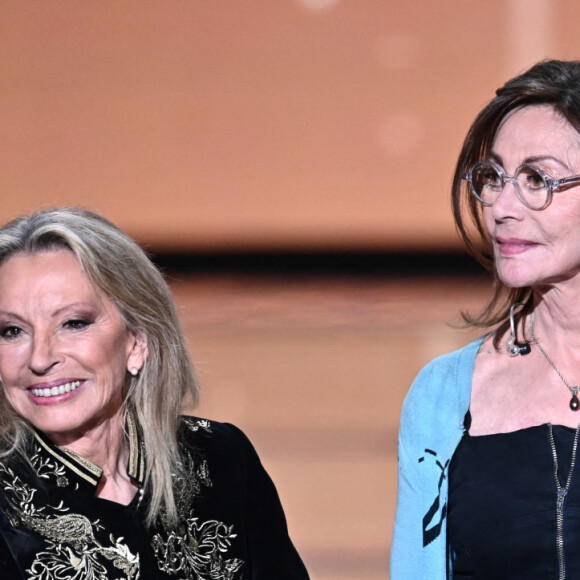 Exclusif - Véronique Sanson, sa soeur Violaine et son fils Christopher Stills - Enregistrement de l'émission "La chanson secrète", présentée par N.Aliagas et diffusée le 1er décembre sur TF1 © Guillaume Gaffiot-Cyril Moreau / Bestimage