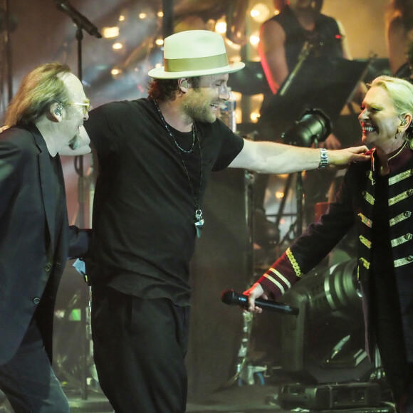 Mariage - Christopher Stills, fils de Véronique Sanson, s'est marié - Stephen Stills et Christopher Stills - Véronique Sanson en concert pour l'ouverture du festival des Francofolies de La Rochelle. Le 11 juillet 2018