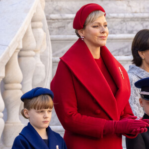 Le palais princier de Monaco a publié une photo sur Instagram à cette occasion
La princesse Gabriella, la princesse Charlene, le prince Jacques de Monaco, la princesse Stéphanie de Monaco - La famille princière monégasque dans la cour d'honneur du palais lors de la la fête nationale à Monaco, le 19 novembre 2023. La famille princière monégasque assiste à la prise d'armes, puis à la cérémonie de remise des médailles et à un défilé militaire sur la place du palais princier. © Olivier Huitel / Pool Monaco / Bestimage 