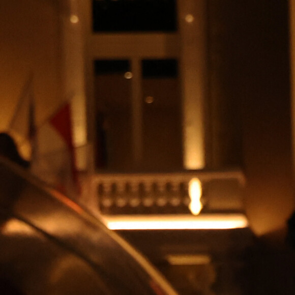 Le prince Albert II et la princesse Charlène de Monaco lors de l'inauguration des illuminations de Noël sur la place du Casino de Monte-Carlo à Monaco, le 7 décembre 2023. © Jean-Charles Vinaj/Pool/Bestimage 