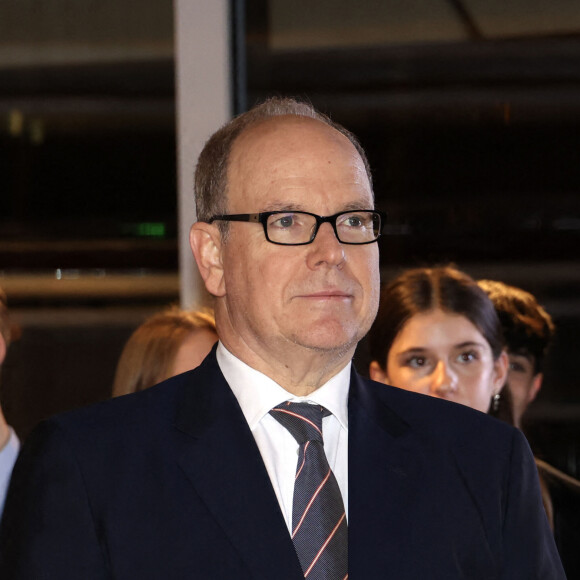 Exclusif - Le prince Albert II de Monaco assiste à la cérémonie annuelle des remises de diplômes "Outward Bound Monaco" au Yacht Club de Monaco le 7 décembre 2023. Fondée en association caritative en 2004, Outward Bound Monaco a pour objectif de promouvoir Outward Bound dans toute la Principauté et d'offrir la possibilité aux jeunes résidents ou scolarisés à Monaco de suivre des stages aventure Outward Bound au Royaume-Uni. © Claudia Albuquerque/Bestimage 