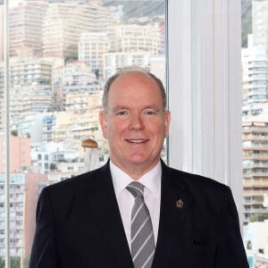 Le prince Albert II de Monaco - Signature de la convention entre ASO Tour de France et la Principauté de Monaco pour le Tour de France 2024, dans le salon Riva du Yacht Club de Monaco, le 5 décembre 2023, à Monaco. Les trois dernières étapes du Tour 2024 se partageront entre les Hautes-Alpes, Monaco et le territoire azuréen. La 21e et dernière étape du Tour de France 2024 partira de Monaco, direction Nice dans les Alpes-Maritimes le dimanche 21 juillet. © Claudia Albuquerque/Bestimage 