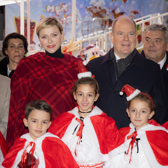 La princesse Charlène de Monaco, Le prince Albert II de Monaco - inauguration du marché de Noël sur la place du Casino de Monte-Carlo à Monaco, le 7 décembre 2023. © Olivier HuitelPool/Bestimage 