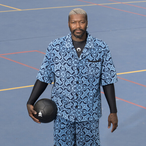 C'était lors du passage du footballeur dans son émission "Tous en Cuisine".
Djibril Cissé Défilé Marine Serre "Collection PrêtàPorter Homme Printemps/Eté/2023" lors de la Fashion Week de Paris (PFW), le 25 juin 2022. 