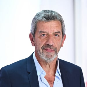 Exclusif - Michel Cymes lors de l'enregistrement de l'émission "Vivement Dimanche" au Studio Gabriel et diffusée le 30 octobre 2022 sur France 3. Photos du 16 octobre 2022. © Guillaume Gaffiot / Bestimage 