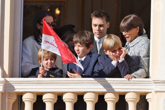 La princesse Stéphanie de Monaco et ses enfants, Pauline Ducruet et Louis Ducruet, Maximilian Casiraghi, Raphael Elmaleh, Sacha Casiraghi - La famille princière de Monaco au balcon du palais, à l'occasion de la Fête Nationale de Monaco. Le 19 novembre 2023 © Dominique Jacovides-Bruno Bebert / Bestimage 