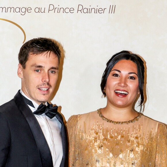 No Tabloïds - Louis Ducruet et sa femme Marie Ducruet au photocall du Bal du Centenaire en hommage au Prince Rainier III à l'atrium du Casino de Monte-Carlo à Monaco, le 20 octobre 2023. © Jean-Charles Vinaj/Pool Monaco/Bestimage  No Tabloid - Rainier III centennial ball at atrium du casino de Monte Carlo in Monaco on October 20, 2023. 