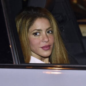 Shakira a dû verser 6,6 millions après un accord avec le parquet espagnol
 
Shakira sort d'un rendez-vous avec Gerard Piqué et leurs avocats à Barcelone le 15 septembre 2022.