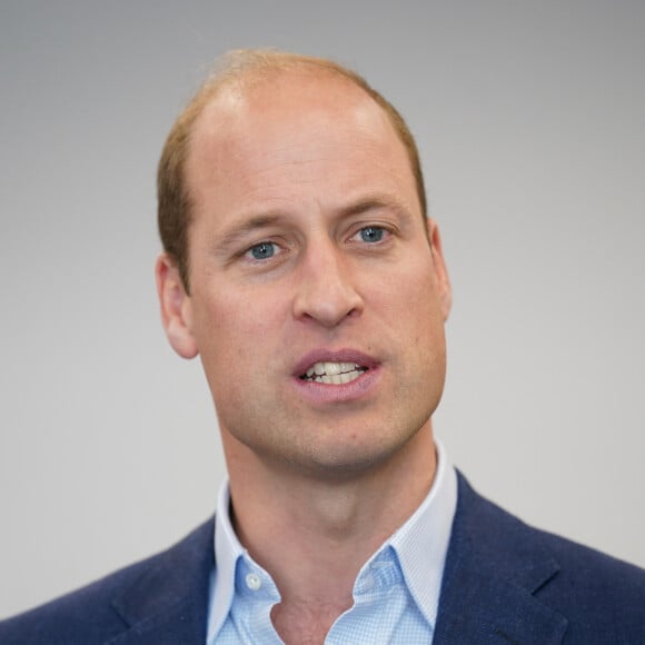 Le prince William, prince de Galles, lors d'une visite au Milton Keynes Blue Light Hub (Buckinghamshire), lors de la Journée mondiale de la santé mentale, le 11 octobre 2023. L'objectif de sa venue est de souligner l'importance de soutenir la santé mentale des intervenants d'urgence.