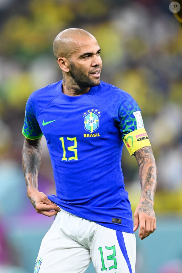 Le footballeur Dani Alves était également absent puisqu'il se trouve en prison actuellement
 
Dani Alves - Match "Brésil - Cameroun" (0-1) lors de la Coupe du Monde 2022 au Qatar, le 2 décembre 2022. Philippe Perusseau / Bestimage