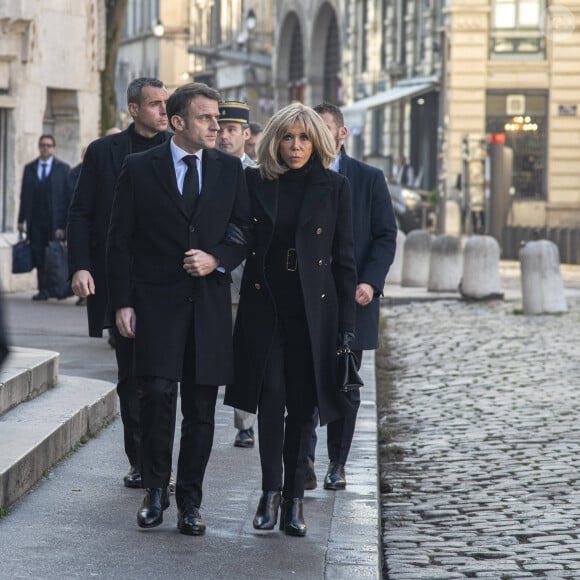 La coach vocale de la Star Academy a expliqué ensuite un peu plus en détails en quoi consistait cette invitation :
Emmanuel Macron et sa femme Brigitte - Obsèques de Gérard Collomb en la cathédrale Saint-Jean à Lyon. Le 29 novembre 2023 © Bony / Pool / Bestimage 