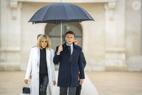 Emmanuel Macron et sa femme Brigitte - Le président de la République et sa femme lors de l'inauguration de la Cité internationale de la langue française à Villers-Cotterêts. Le 30 octobre 2023 © Gabrielle Cezard / pool / Bestimage 