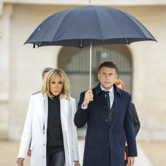 Emmanuel Macron et sa femme Brigitte - Le président de la République et sa femme lors de l'inauguration de la Cité internationale de la langue française à Villers-Cotterêts. Le 30 octobre 2023 © Gabrielle Cezard / pool / Bestimage 