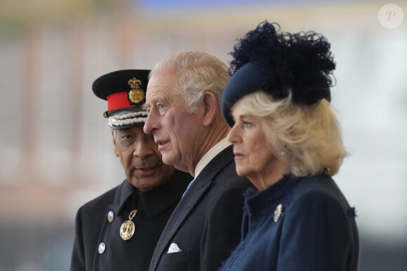 Le nouveau monarque du Royaume-Uni est beaucoup moins populaire que sa défunte mère auprès des citoyens britanniques
Le roi Charles III d'Angleterre et Camilla Parker Bowles, reine consort d'Angleterre, - Cérémonie de bienvenue du président de la Corée du Sud à Horse Guards Parade à Londres, le 21 novembre 2023. 