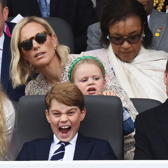 Le prince William, duc de Cambridge, le prince George, Mia et Lena Tindall, Zara Phillips - La famille royale d'Angleterre lors de la parade devant le palais de Buckingham, à l'occasion du jubilé de la reine d'Angleterre. le 5 juin 2022