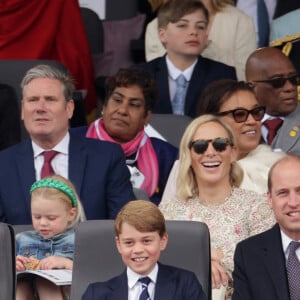 La princesse Charlotte, le prince George, le prince William, duc de Cambridge Mia Tindall, lena Tindall, Zara Tindall, Sadiq Khan , Victoria Starmer et Keir Starmer - La famille royale d'Angleterre lors de la parade devant le palais de Buckingham, à l'occasion du jubilé de la reine d'Angleterre. Le 5 juin 2022 