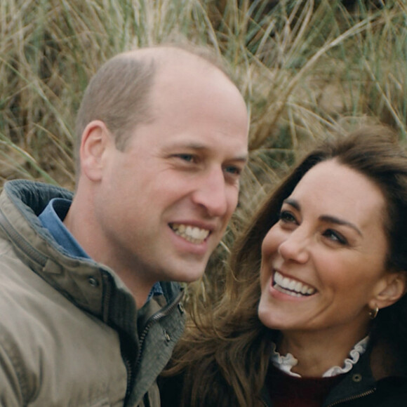 C'est Omid Scobie qui, dans son ouvrage Fin de règne, revient sur cette séquence et les confidences parfois déroutantes d'authenticité de la princesse ce jour. Kate Middleton y parle alors de nausées, ainsi que de culpabilité de maman.
Le Duc et la Duchesse de Cambridge publient une vidéo privée en famille dans le Norfolk et dans leur résidence de Anmer Hall avec leurs 3 enfants pour marquer leur 10 ème anniversaire de mariage. Crédit obligatoire :Will Warr / Duke and Duchesse of Cambridge / Kensington Royal via Bestimage