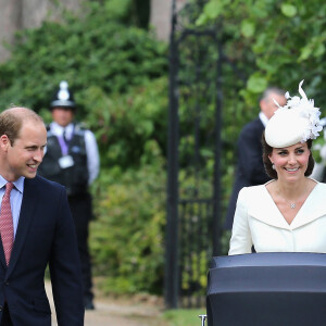 Le prince William, Catherine Kate Middleton, la duchesse de Cambridge, leur fils le prince George de Cambridge et leur fille la princesse Charlotte de Cambridge - Sorties après le baptême de la princesse Charlotte de Cambridge à l'église St. Mary Magdalene à Sandringham, le 5 juillet 2015.