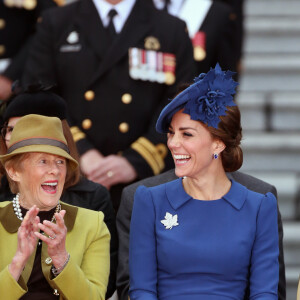 Le prince William, duc de Cambridge (robe Jenny Packham, chapeau Lock & Co) et Catherine (Kate) Middleton, duchesse de Cambridge (robe Jenny Packham, chapeau Lock & Co), et leurs enfants, le prince Georges et la princesse Charlotte, visitent la Colombie-Britannique et le Yukon au Canada. Le couple royal accompagnés par le Premier ministre Justin Trudeau et sa femme Sophie Grégoire Trudeau ont reçu un accueil officiel au bâtiment du Parlement de Colombie-Britannique. Canada, le 24 septembre 2016.  The Duke and Duchess of Cambridge (robe Jenny Packham, chapeau Lock & Co), accompanied by their children, Prince George and Princess Charlotte, visit British Columbia and Yukon, Canada. Here, Prince William and Catherine accompanied Prime Minister Justin Trudeau and his wife Sophie Gregoire Trudeau at their official welcome at British Columbia Parliament Buildings. Canada, September 24th, 2016.