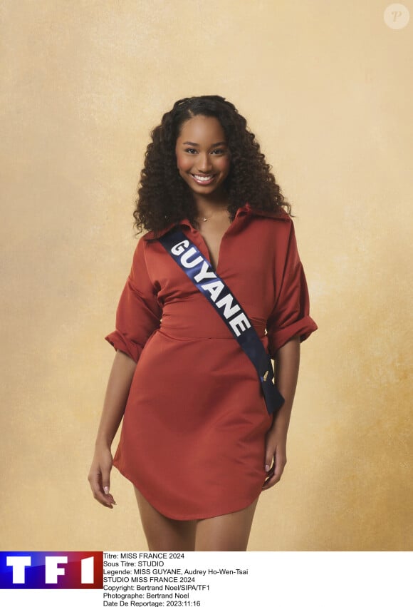 En effet, la charmante brune au joli sourire est tout juste majeure. Elle n'était âgée que de 17 ans lors de son élection de Miss régionale.
Miss Guyane, Audrey Ho-Wen-Tsaï, candidate à Miss France 2024.