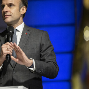 Le président Emmanuel Macron lors d'une réception en l'honneur de l'équipe de France de Handball, championne du monde 2023 le 18 décembre 2023. © Eliot Blondet / Pool / Bestimage