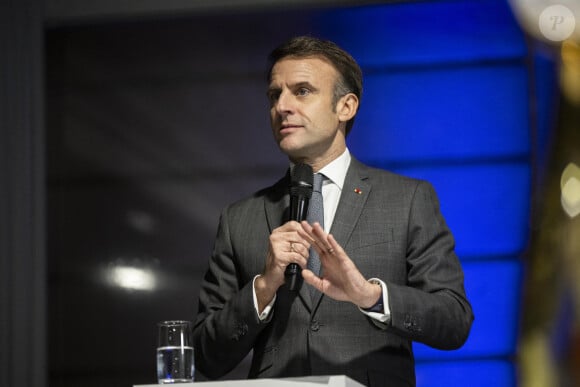 Le président Emmanuel Macron lors d'une réception en l'honneur de l'équipe de France de Handball, championne du monde 2023 le 18 décembre 2023. © Eliot Blondet / Pool / Bestimage