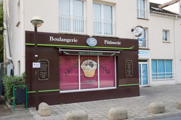 La boulangerie de Guermantes lors de la reconstitution de l'enlèvement de Estelle Mouzin à Guermantes (Seine-et-Marne) le 15 octobre 2020. © Cyril Moreau / Bestimage