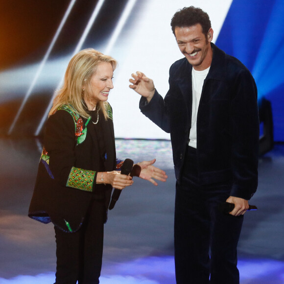 Exclusif - Véronique Sanson, Vincent Dedienne - Enregistrement de l'émission "La fête de la Chanson française" au Dôme à Paris, présentée par L.Thilleman et A.Manoukian, et diffusée le 22 décembre sur France 3 © Christophe Clovis / Bestimage 