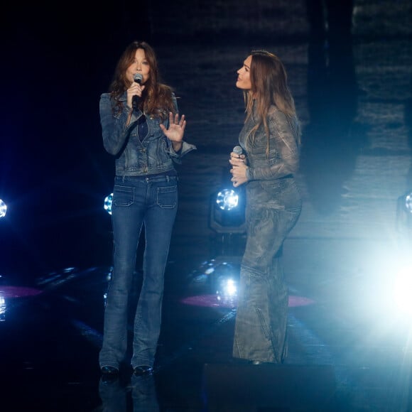 Exclusif - Carla Bruni-Sarkozy, Vitaa - Enregistrement de l'émission "La fête de la Chanson française" au Dôme à Paris, présentée par L.Thilleman et A.Manoukian, et diffusée le 22 décembre sur France 3 © Christophe Clovis / Bestimage 