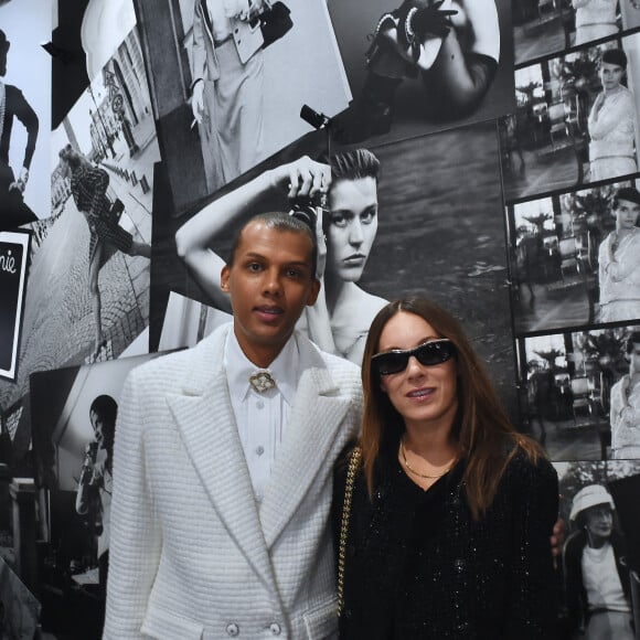 Stromae, Coralie Barbier - Photocall au défilé Chanel Collection Femme Prêt-à-porter Printemps/Eté 2023 lors de la Fashion Week de Paris (PFW), France, le 4 octobre 2022.