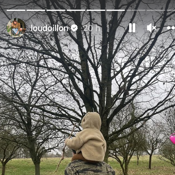 La fille de Jacques Doillon a passé ce moment spécial avec son fils Laszlo (né 26 juillet 2022).
Le Noël de Lou Doillon à la campagne avec son fils Laszlo (né 26 juillet 2022),son compagnon Stéphane Manel et son autre fils Marlowe Jack Tiger.