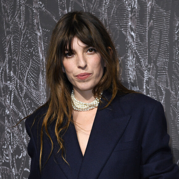 Lou Doillon a choisi de célébrer Noël dans la plus grande intimité, loin du reste de son clan.
Lou Doillon - Vernissage de l'exposition Ruinart "Promenade en Champagne" au Carreau du Temple à Paris. © Giancarlo Gorassini / Bestimage