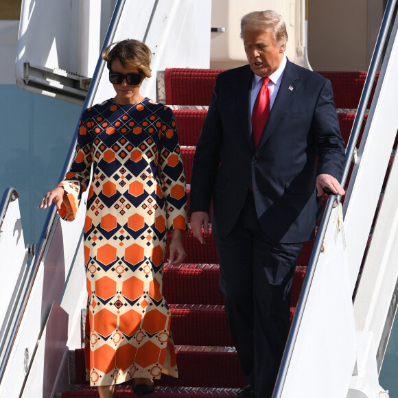 Donald Trump et sa femme Melania - La famille Trump débarque de Air Force One à l'aéroport international de Palm Beach le 20 janvier 2021. 